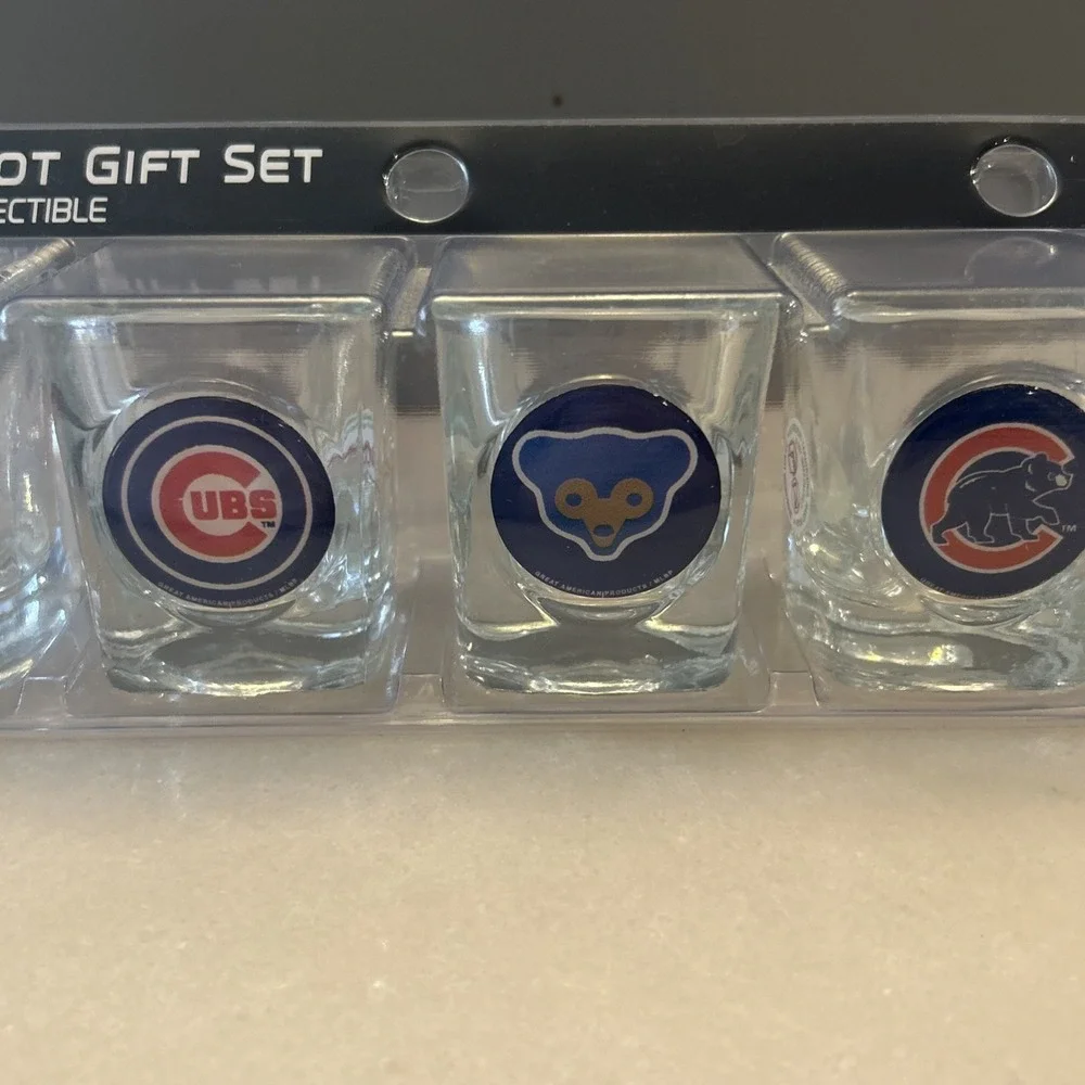 NIP Chicago Cubs 4 Pc Collector's Shot Glass Set by Great American Official MLB